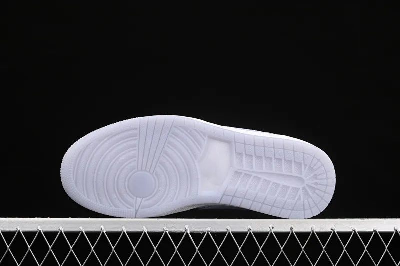 All categories Air Jordan Jordan series basketball shoes Air Jordan 1 Mid Air Jordan 1 Mid AJ1 Joe 1 Zhongbang white gray blue color BQ6472-105